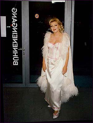 Leena am Bhneneingang